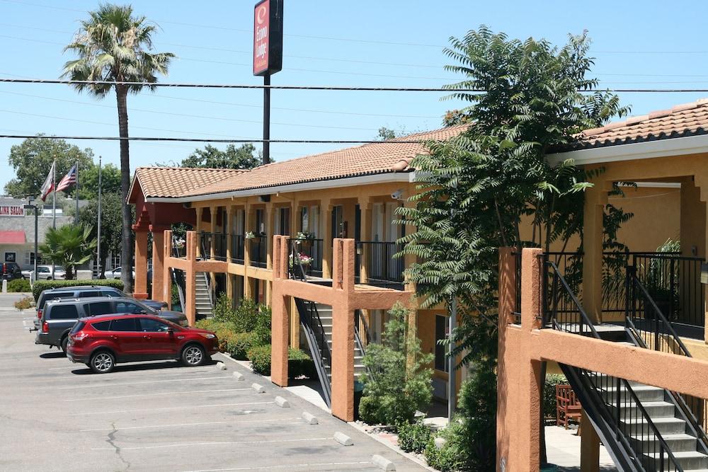 Econo Lodge Inn & Suites Lodi - Wine Country Area Exterior photo