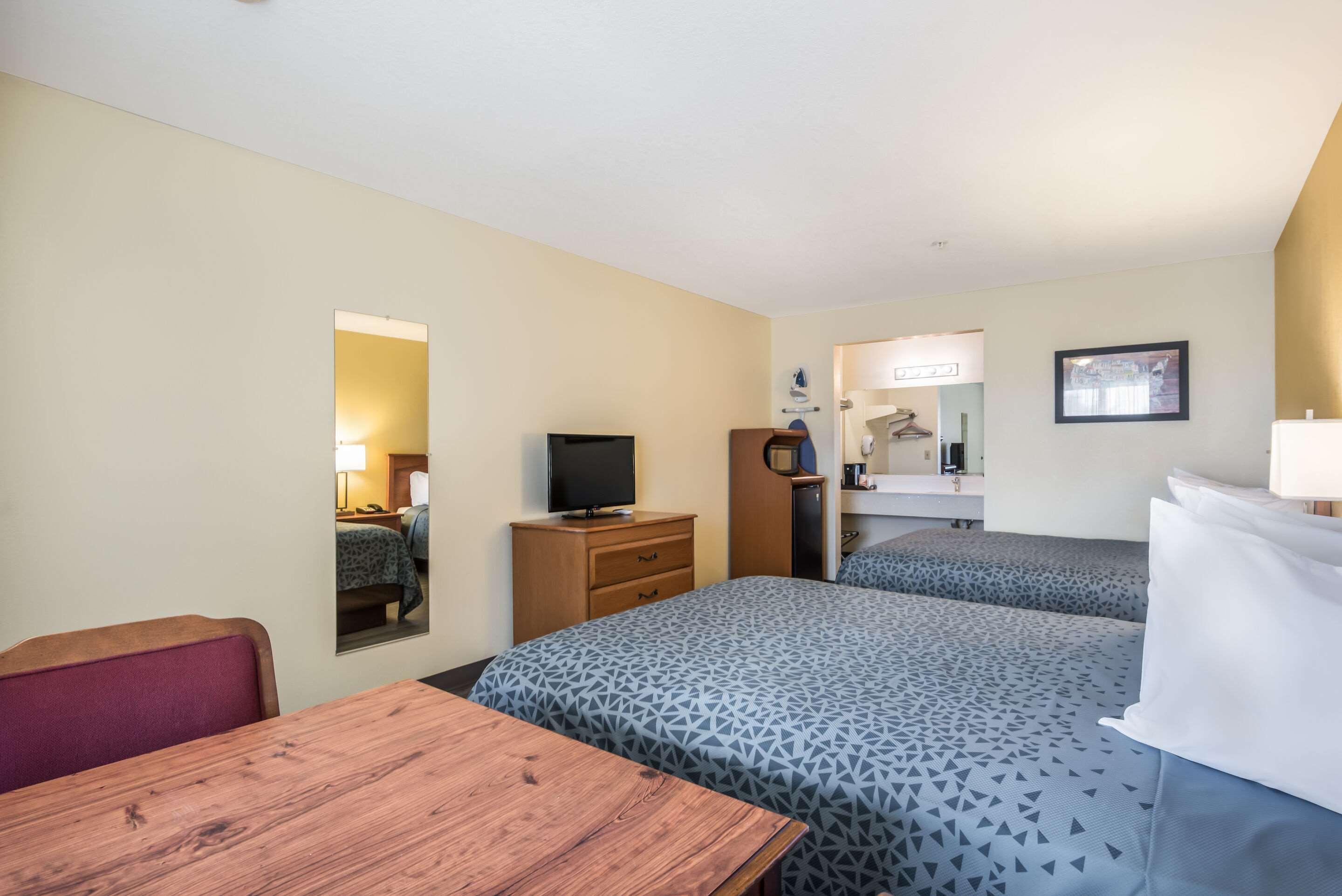 Econo Lodge Inn & Suites Lodi - Wine Country Area Exterior photo