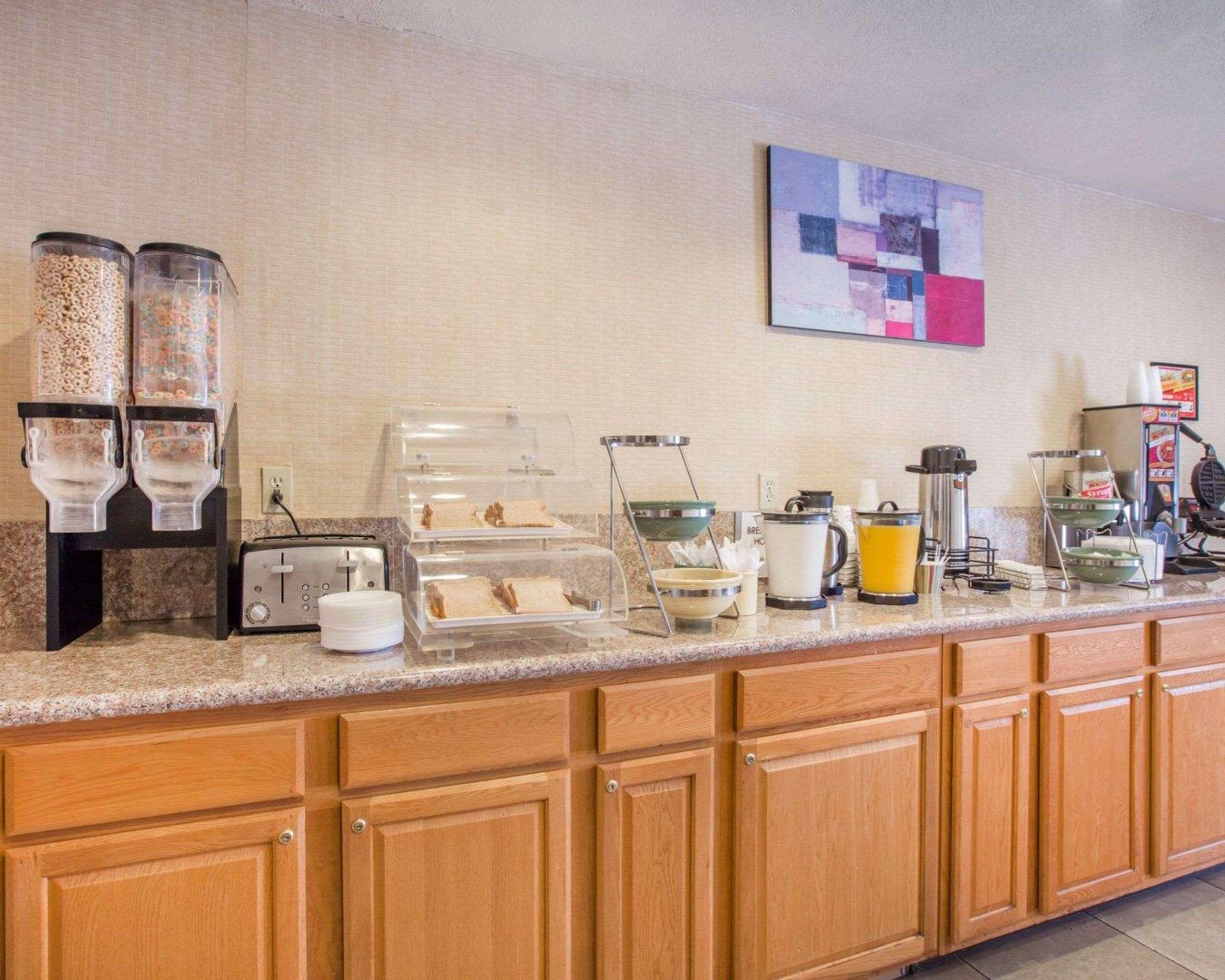 Econo Lodge Inn & Suites Lodi - Wine Country Area Exterior photo
