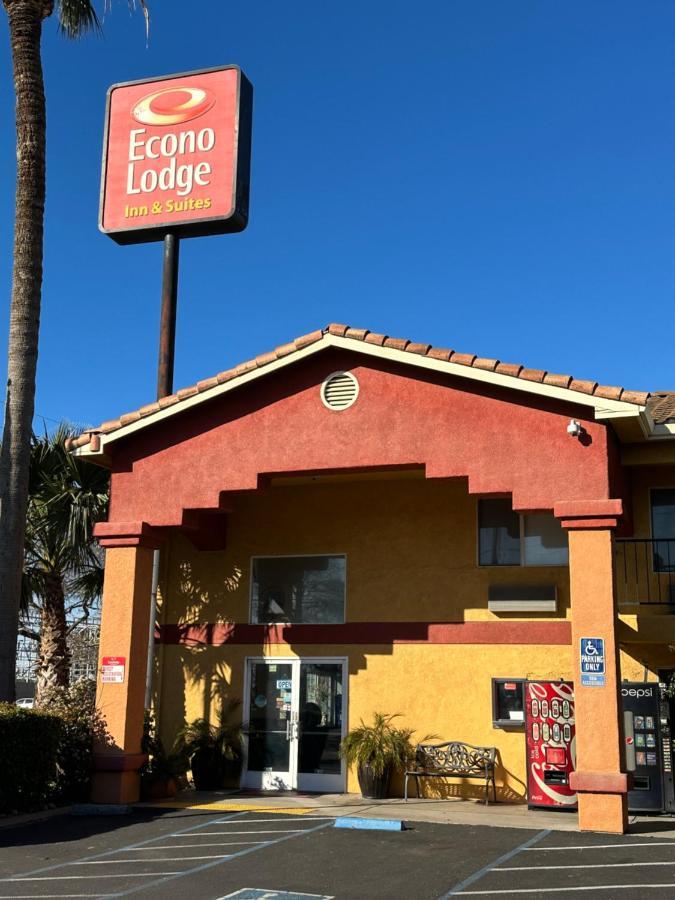 Econo Lodge Inn & Suites Lodi - Wine Country Area Exterior photo