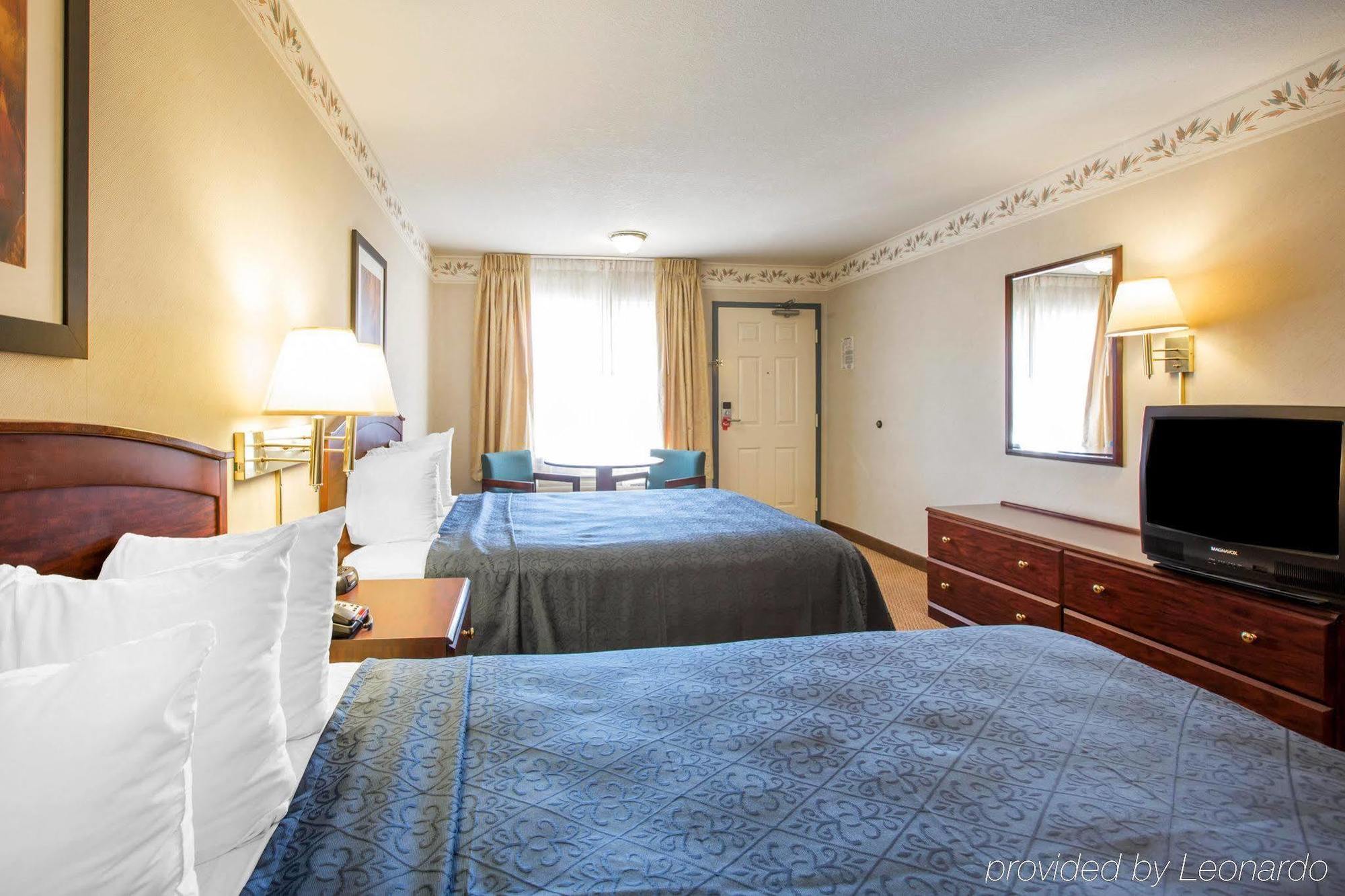 Econo Lodge Inn & Suites Lodi - Wine Country Area Exterior photo