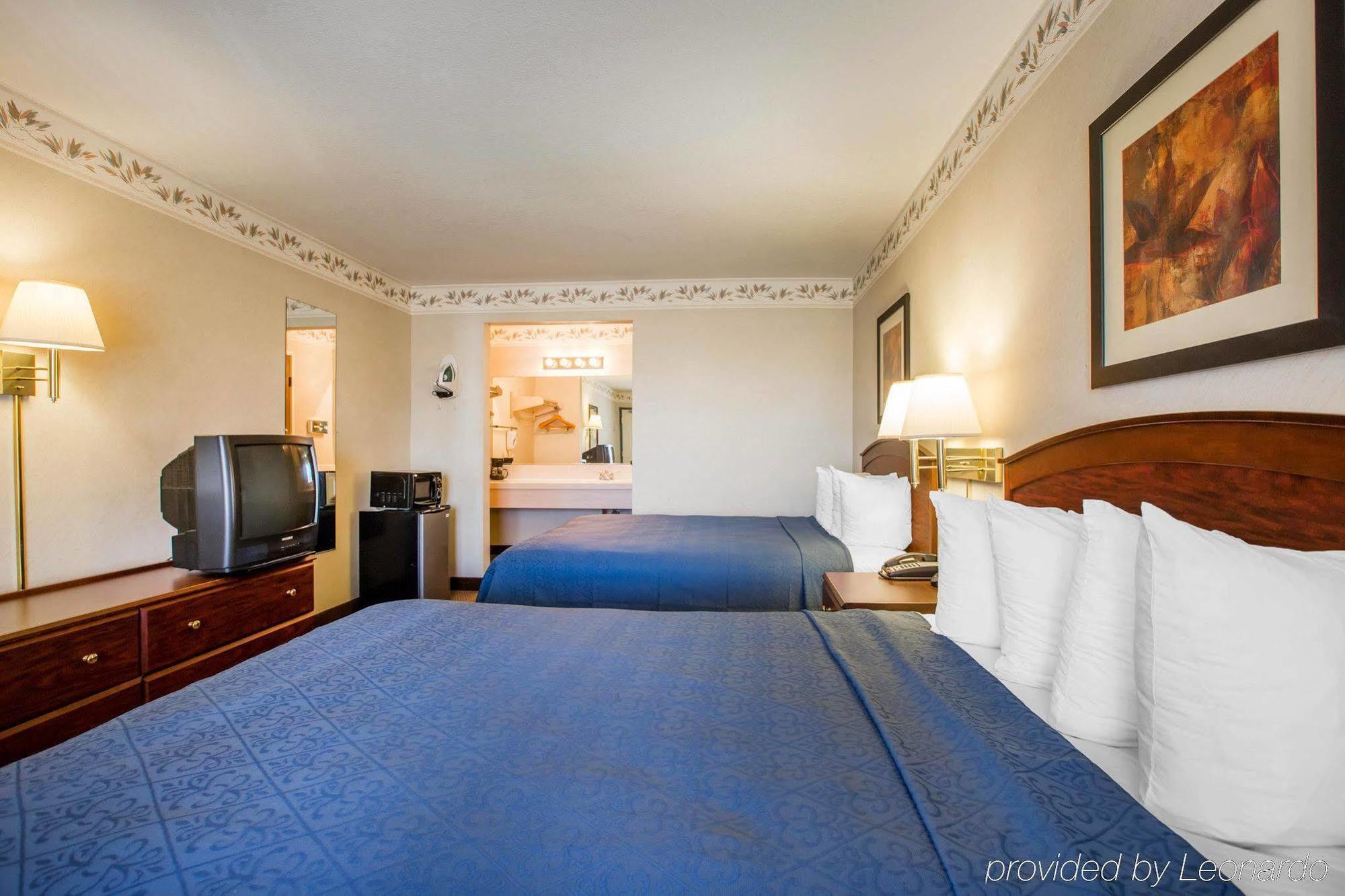 Econo Lodge Inn & Suites Lodi - Wine Country Area Exterior photo
