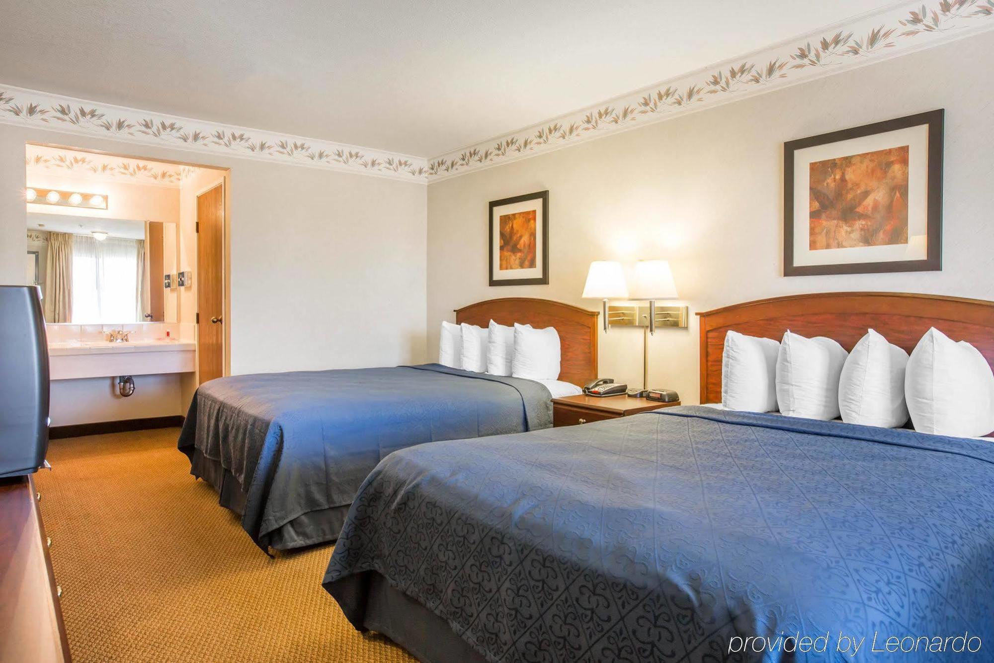 Econo Lodge Inn & Suites Lodi - Wine Country Area Exterior photo