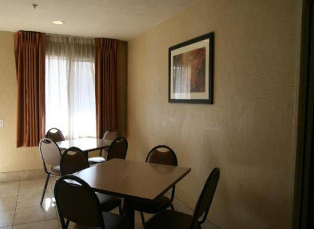 Econo Lodge Inn & Suites Lodi - Wine Country Area Exterior photo