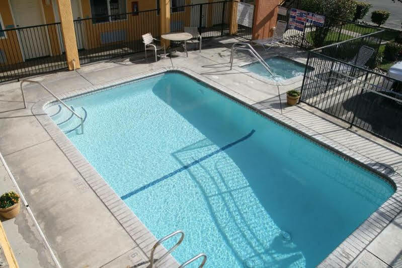 Econo Lodge Inn & Suites Lodi - Wine Country Area Exterior photo
